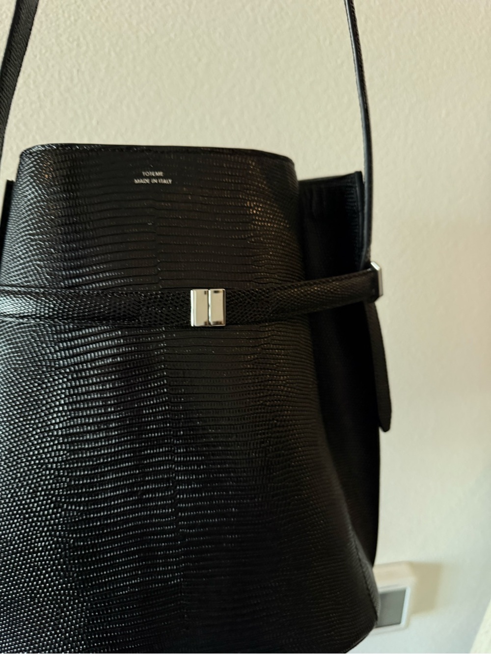 Toteme Lizard Embossed Bucket Bag - Picture 4 of 4